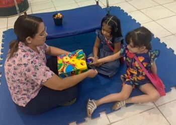 Especialistas ajudam autistas a terem