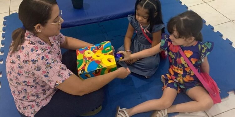 Especialistas ajudam autistas a terem