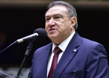 Projeto de Átila Lins quer isenção de IR para a energia renovável