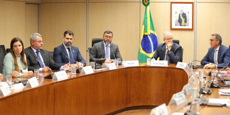 Reunião em Brasília - (Foto: Diego Peres/Secom)