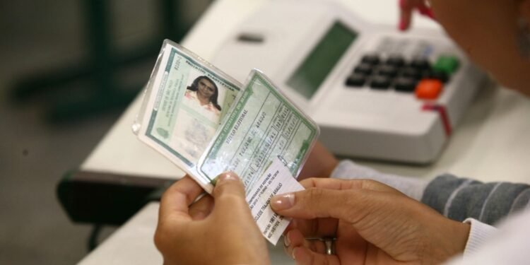Prazo para tirar, transferir ou regularizar Título Eleitoral vai até 8 de maio