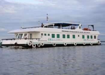 Barco da expedição Iruri