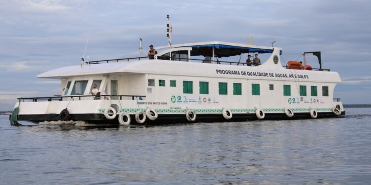 Barco da expedição Iruri