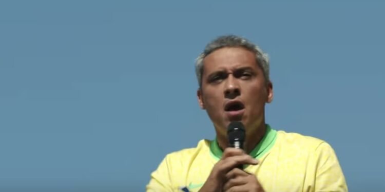 O deputado Gustavo Gayer em ato em defesa de Bolsonaro no Rio de Janeiro (Foto: Canal do Silas Malafaia via YouTube)