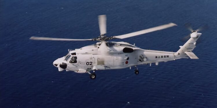 Dois helicópteros da marinha japonesa do mesmo tipo caíram no Oceano Pacífico ao sul de Tóquio durante um voo de treinamento noturno após possivelmente colidirem um com o outro - (Foto: Força de Defesa do Japão)