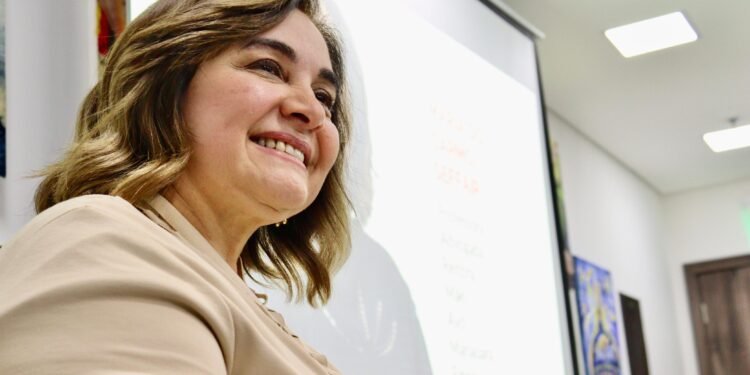 Professora Maria do Carmo Seffair - (Foto: Divulgação)