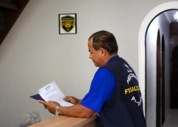 O documento foi entregue na sede do clube nesta quinta-feira, 25/4 - (Foto: João Pedro/Procon-AM)