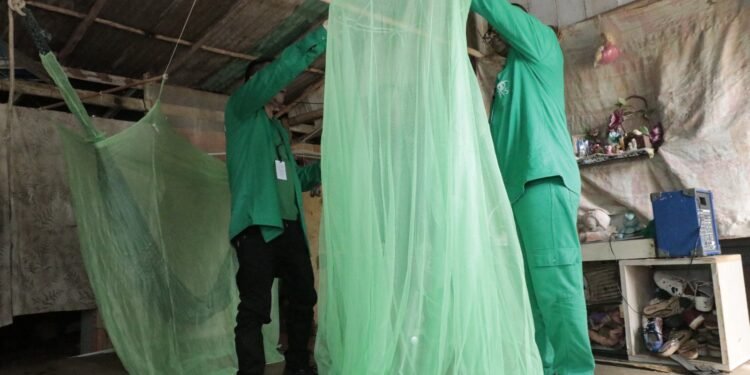 Agentes atuando no AM - (Foto: Girlene Medeiros/FVS-RCP, Antonio Lima/Secom)