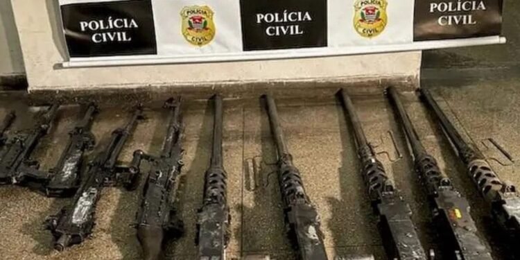 Suspeitos de tentarem vender armas do exército foram presos – (Foto: Divulgação/Governo de SP)