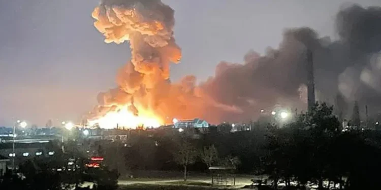 Ataque russo contra instalação de energia na Ucrânia - (Foto: Divulgação/ Internet)