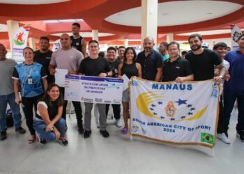 A entrega aconteceu no Mirante Lúcia Almeida, no Centro de Manaus - (Foto: Divulgação)
