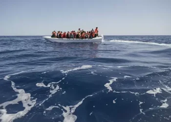 barco-com-refugiados