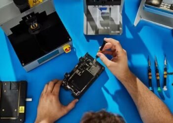 Iphone em manutenção - (Foto: Apple/Divulgação)