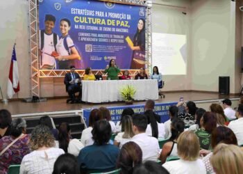 O material traz definições sobre o que é assédio moral e sexual - (Foto: Euzivaldo Queiro/ Seduc-AM)