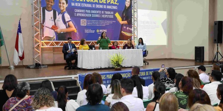 O material traz definições sobre o que é assédio moral e sexual - (Foto: Euzivaldo Queiro/ Seduc-AM)