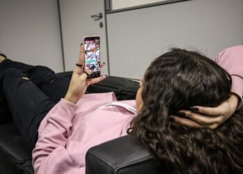 crianca-ambiente-digital