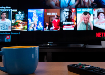 Muitas plataformas de streaming estão incluindo a publicidade ou a ausência dela - (Foto: Reprodução/Internet)