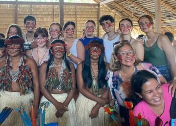Os estudantes visitaram comunidades ribeirinhas e também participaram e observaram alguns rituais de povos originários do Alto Rio Negro - (Foto: Divulgação)