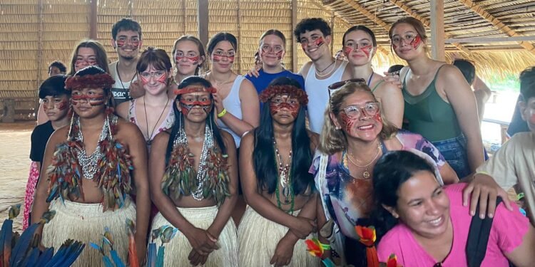 Os estudantes visitaram comunidades ribeirinhas e também participaram e observaram alguns rituais de povos originários do Alto Rio Negro - (Foto: Divulgação)
