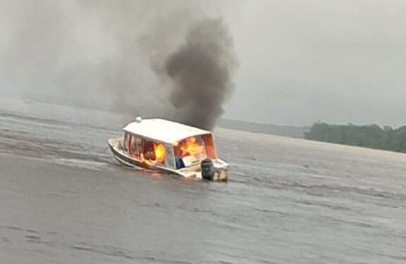 Lancha da Funai - (Foto: Reprodução/ Internet)