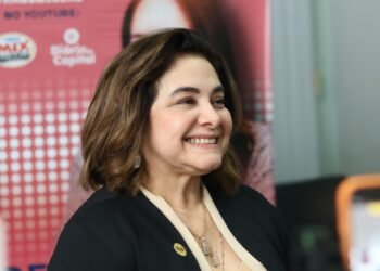 Professora, advogada e reitora da Fametro, Maria do Carmo Seffair em coletiva de imprensa - (Foto: Mailson Medina)