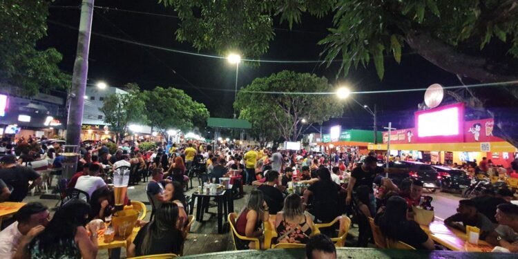 Vídeo: Homem é baleado em bar na Praça Eldorado, em Manaus