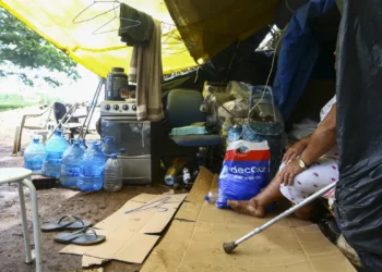 Pessoa em situação de vulnerabilidade no Brasil - (Foto: Marcelo Camargo/ Agência Brasil)