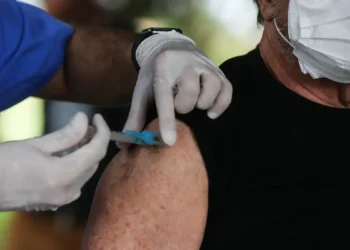 No primeiro semestre, o imunizante será aplicado nas regiões Nordeste, Centro-Oeste, Sudeste e Sul - (Foto: Marcello Casal)