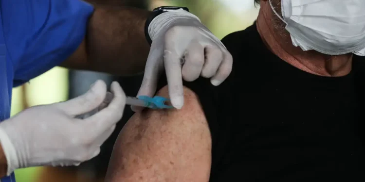 No primeiro semestre, o imunizante será aplicado nas regiões Nordeste, Centro-Oeste, Sudeste e Sul - (Foto: Marcello Casal)