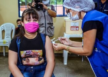 Crianças menores de 12 anos devem estar acompanhadas de um dos pais ou um responsável - (Foto: Divulgação / Semsa)