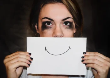 Positividade tóxica: saiba como pode ser prejudicial a insistência em ver o lado bom de tudo