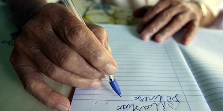 De acordo com pesquisa, 97,02% das pessoas com 15 anos ou mais são alfabetizadas em Manaus (Reprodução).