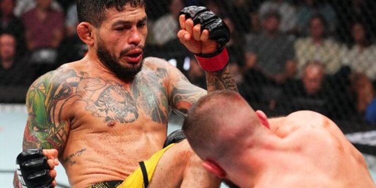 Amazonense Diego Ferreira vence polonês por nocaute no UFC