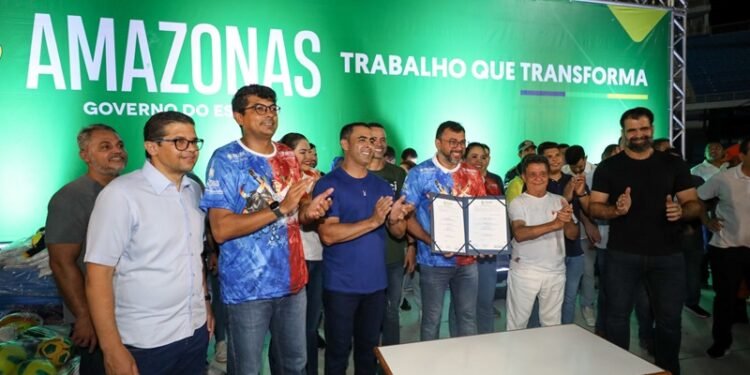 Bois Caprichoso e Garantido se comprometem com à reciclagem no Festival de Parintins