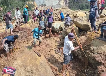 Deslizamento de terra mata 670