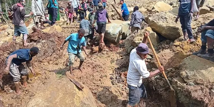 Deslizamento de terra mata 670