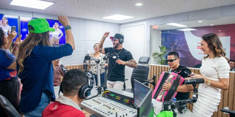 Forró Ideal agita estúdio no programa Fábrica é 10, da Rádios RIOS FM 95,7 (João Dejacy/Rios de Notícias).