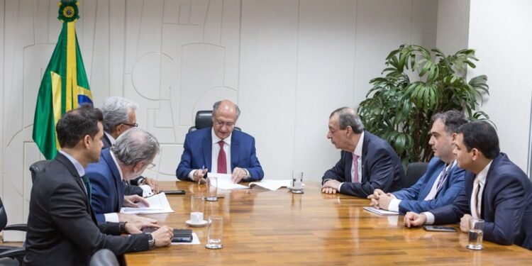 Geraldo Alckmin assina portaria que normatiza a produção nas indústrias termoplásticas na ZFM