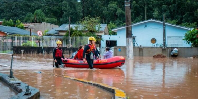 Lira convoca instalação de comissão para analisar PEC que reserva emendas para o combate a desastres naturais