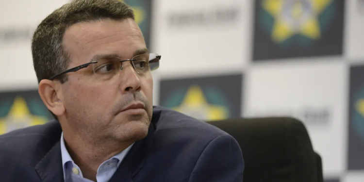 Moraes mantém prisão de delegado acusado do assassinato de Marielle