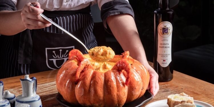 Pratos com camarão ganham destaque nos cardápios de restaurantes em Manaus