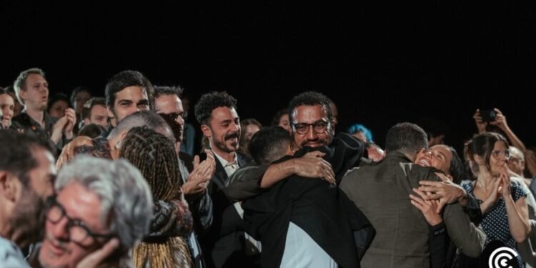 Ricardo Teodoro, ganha prêmio de ator revelação