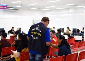 Dos três bancos, apenas dois foram multados por descumprimento à lei das filas - (Foto: João Pedro / Procon-AM)