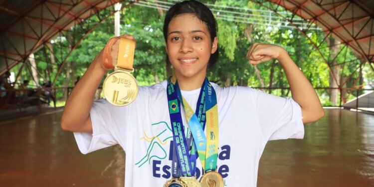 Jennifer Queiroz, atleta do wrestling - (Foto: Julcemar Alves e Davi Lacerda/Sedel)