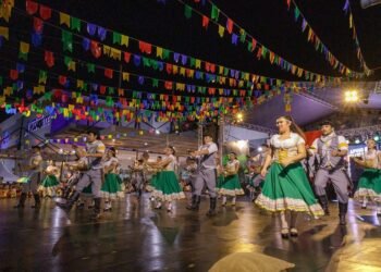 Show, quadrilhas juninas, barracas típicas marcam o 'Arraial da Alegria'