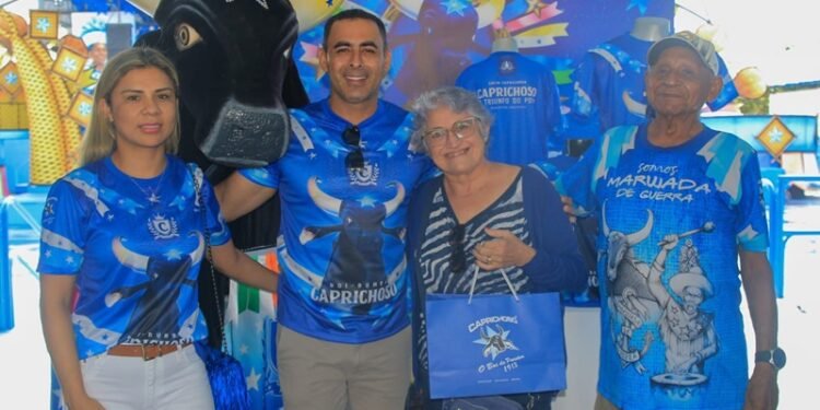 Sócios do Boi Caprichoso recebem camisa exclusiva da temporada 2024