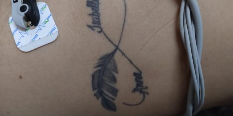 A família possui duas tatuagens - (Foto: Divulgação/SES-AM)