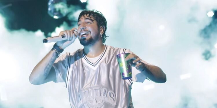 Nattanzinho se apresentou na chuva -(Foto: Divulgação)