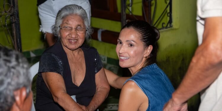 Michele Valadares - (Foto: Sidney Simas / Novo Parintins)