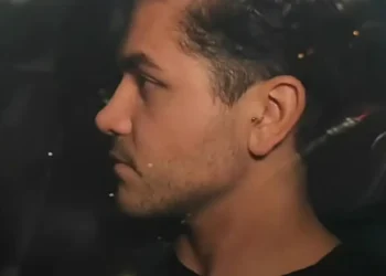 O condutor do Porsche se entregou à Justiça na 5ª Delegacia Seccional Leste - (Foto: Frame)